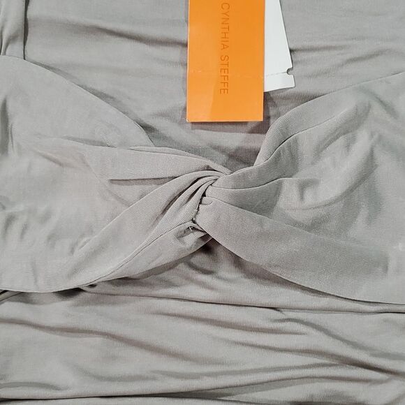 🔸️NWT Cynthia Steffe Light Gray Ruched Fitted Sleeveless Top Large - Picture 3 of 9